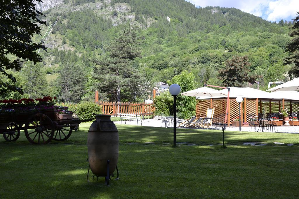 Hotel Bucaneve Bardonecchia Ngoại thất bức ảnh